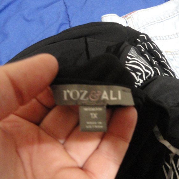 Ron & Ali black & white blouse~short sleeve~ - Picture 5 of 5